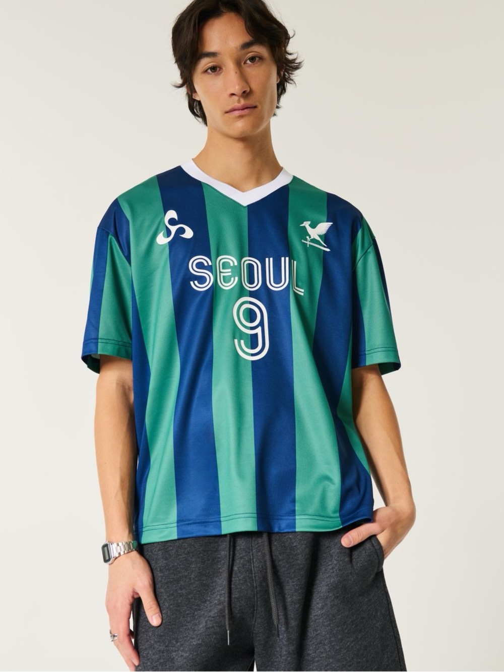 Hollister Men's Blue Boxy Seoul Graphic Soccer Jersey